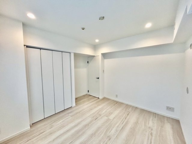 洋室6.8帖・収納付きで、お部屋がすっきり片付きます。