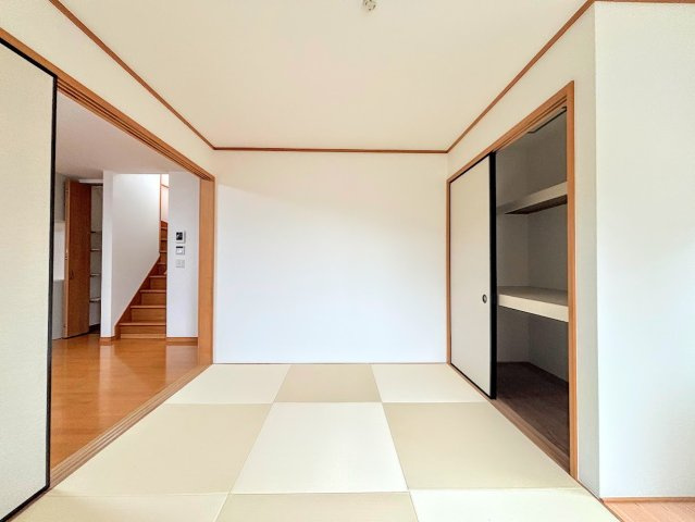 ◆柔らかい陽光が差し込む明るいお部屋を演出する設計。彩光の取れる窓が気持ちの良いお部屋を創り上げます。　
