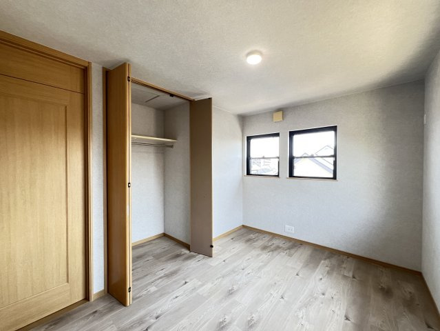 シンプルで使いやすい洋室！収納付きでお部屋すっきり