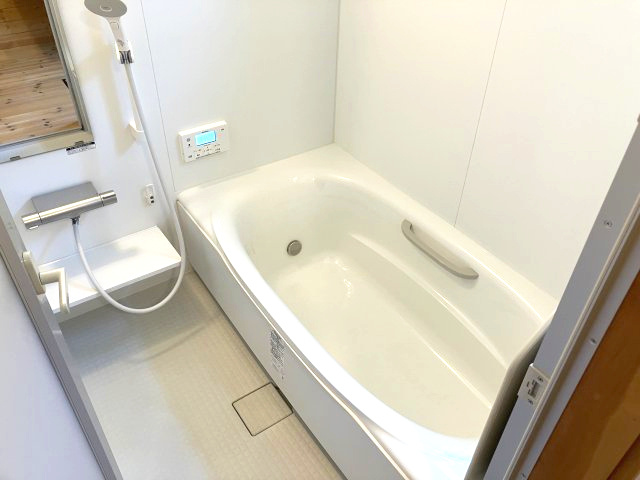 LIXIL製のユニットバスです。