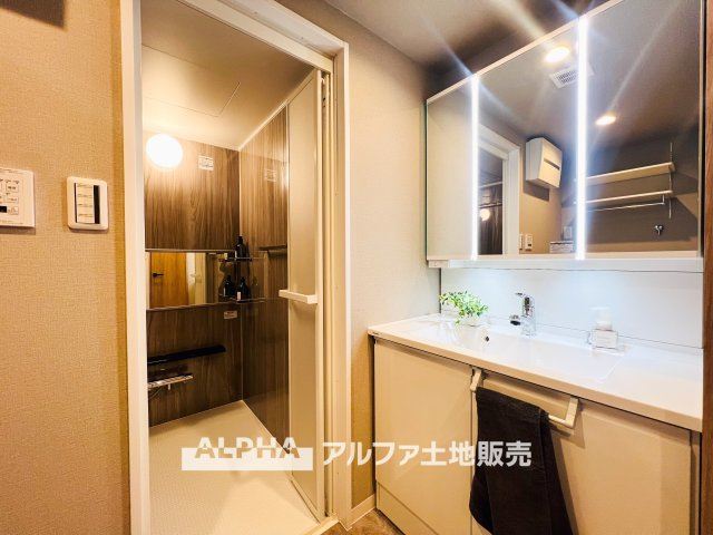 【Laundry　space】　◆ランドリースペース◆広々した空間で雨の日でも十分に洗濯物を乾かすことが出来ます。バスルームには浴室換気乾燥機も付いているので重宝しますね。
