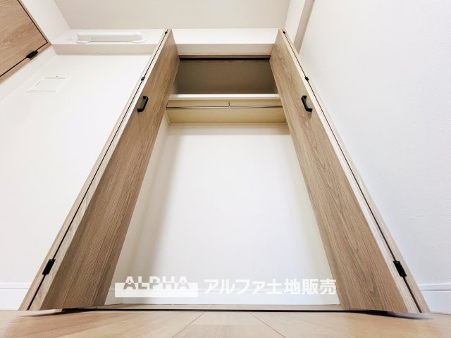 【Go　filled　with　memories】　◆ありったけの◆住空間をよりよくするためには大切な収納スペース。時が経ち思い出がここに詰まっていく。