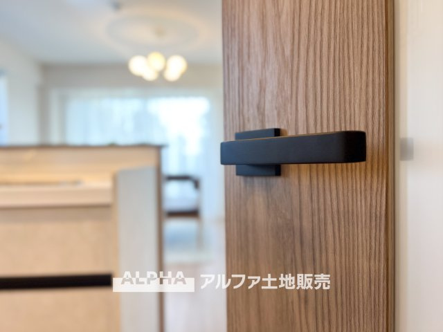 【cozy　living】　◆休日は◆仕事から切り離された家族の為だけの場所でゆっくりくつろぎたい。趣味や、習い事で休日を過ごすも楽しいが、結局はここが安らげる。