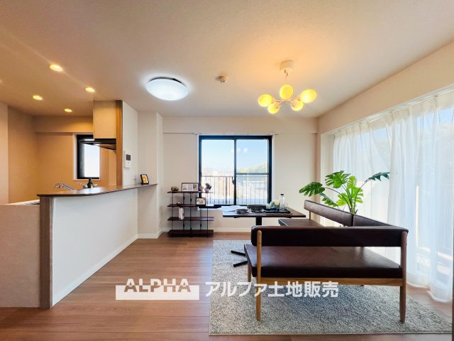 【full　space】　◆気軽に人を招ける◆ゆったりとした住空間に手のぬくもりを感じれるような温かい住まい。そんな環境で暮らしていくうちに僕たちも変わって行く。