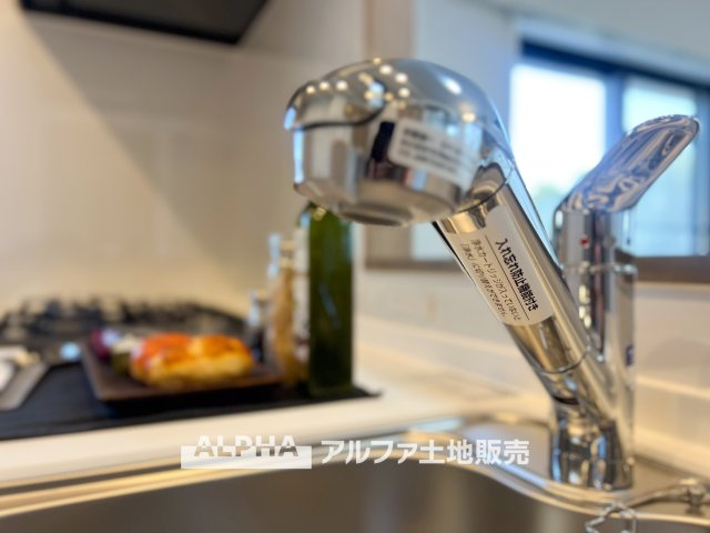 【Water　cleaner】　◆浄水器◆蛇口から流れ出すお水はクリーンでいつも楽しめます。また浄水器内臓シャワー混合栓なので場所取らずのスッキリとしたスタイルです。