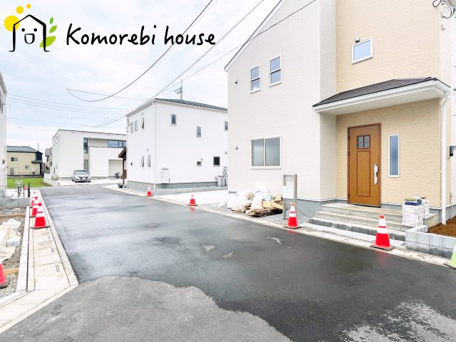 前面道路含む現地写真です