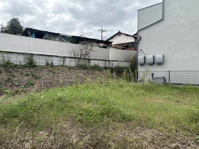 現況更地です。建築条件なし売地なので、お好きなハウスメーカー・工務店で建築可能です。