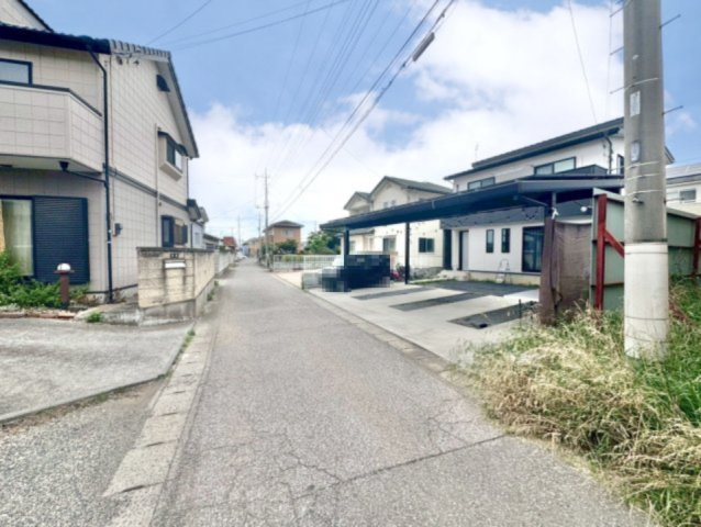 ■外観｜周囲の景観に調和しつつもしっかりとした存在感を感じられる外観で、長く愛される住まいを演出します♪