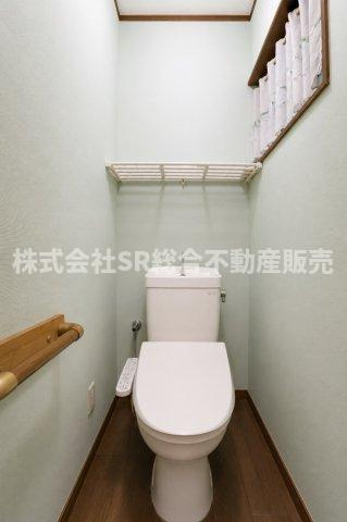 温水洗浄便座もございます♪（室内写真は加工により家具等を消しています。）
