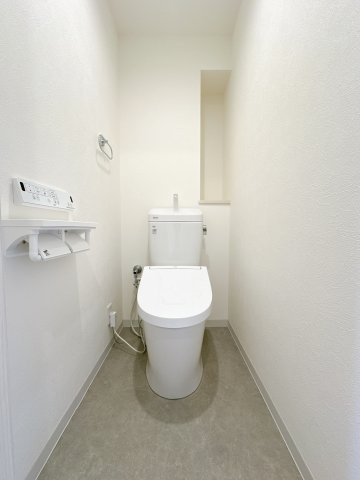 新品のトイレに交換済み