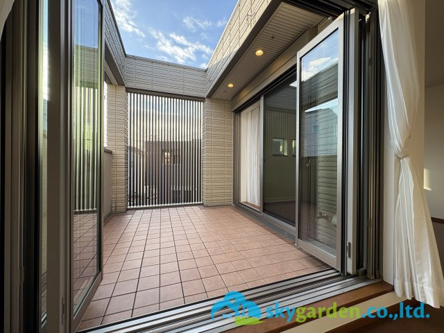 広々としたバルコニーです