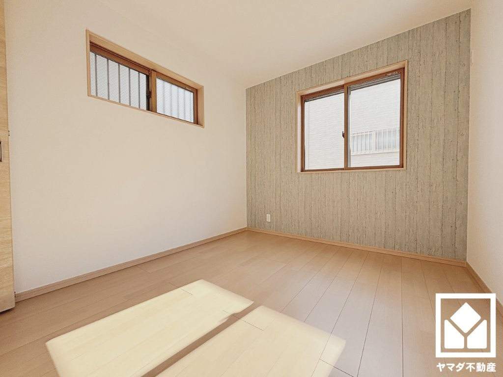 約7.2帖の洋室です。全居室に収納がございますので、お部屋の広さを最大限に活用できます。