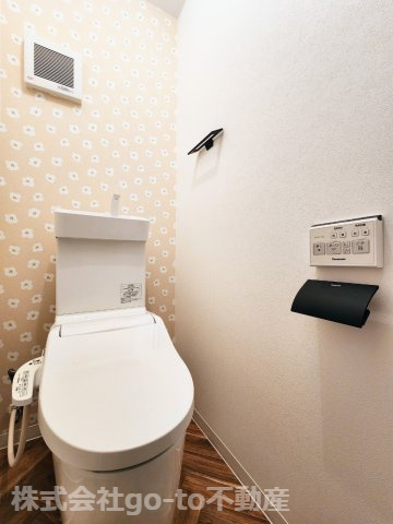 かわいいクロスで清潔感のあるトイレです♪