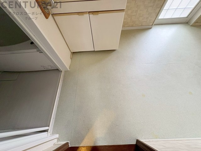 衣服の収納や脱ぎ着や整理整頓がしやすく、湿った衣類を乾燥させるスペースがありカビや臭いの発生を防ぎます。床の汚れを他の部屋に持ち込まず清潔を保つことができます。また快適な入浴環境の整備にも役立ちます。