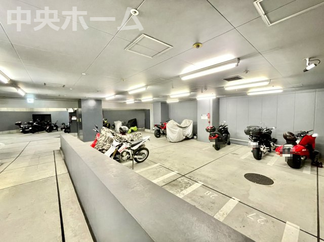 【バイク置場】最新の空き状況や費用などの詳細は担当スタッフまでお問い合わせください。
