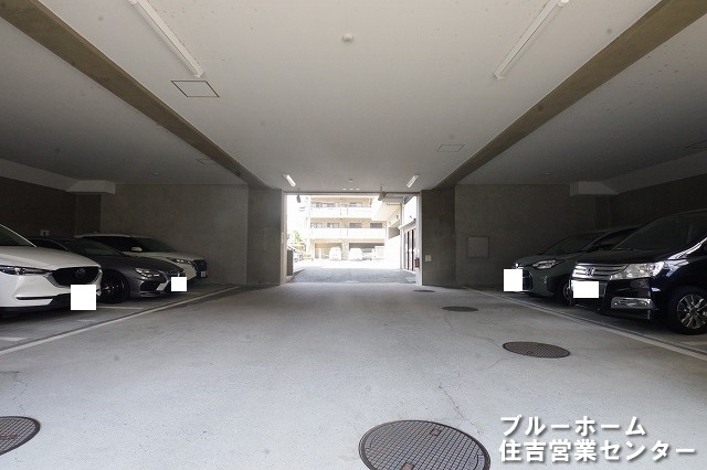 屋内駐車場がございます！