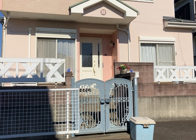 玄関は家の顔と言っても過言ではありません。現地を見学する際は玄関の広さや全体のバランスなどを見てみるといいでしょう。一般的なアプローチのしやすさだけではなく、お年寄りにも優しい設計のものだと安心です。