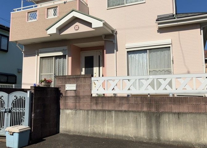 リビングの間取りの種類は大きくわけてリビングとダイニングが別になっているタイプ、リビングダイニング一体型です。どちらも一長一短ですので、家を選ぶ時はその両面をチェックして決めるようにしましょう。