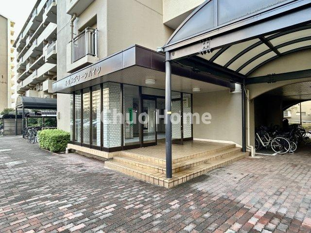 【エントランス】マンションのエントランスは、その物件の印象を決める、顔とも言える場所です。毎日通る場所ですからきれいなのが一番です。