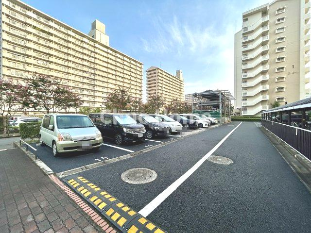 【敷地内駐車場】最新の空き状況や費用などの詳細は担当スタッフまでお問い合わせください。