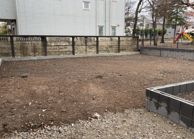 庭があることでガーデニングや家庭菜園はもちろん、こどもの遊び場やペットを放して遊ぶことができます。また、家の周囲に余裕があるということです。隣地との間があれば、十分な日当たりと、風通しが確保できます。