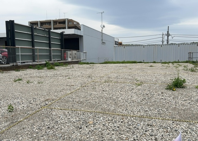 土地を買う際、住む地域の自治体や福祉の補助制度にも注目してみましょう。子供や老人の医療補助やゴミ出しのルールなど、自治体によってルールに大きな違いがあるため、暮らしやすい土地で判断するとよいでしょう。