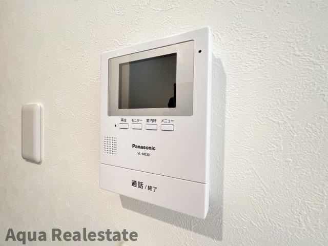 モニター付きインターホンも嬉しい標準設備です。