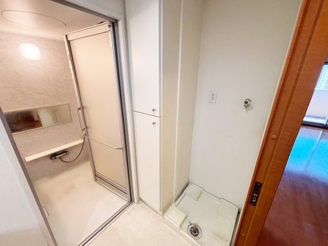 脱衣所にも収納があり便利です