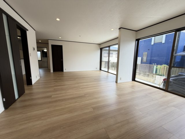 大きな窓が二箇所ついています