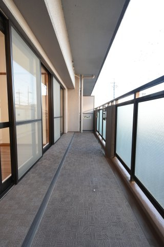 バルコニーからは瀬田川が臨めます♪