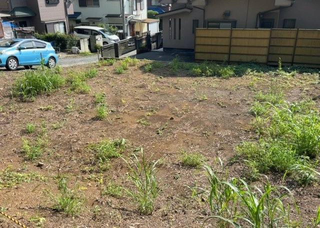 土地の形が極端に長細かったり、狭小地、あるいは道路との高低差がある傾斜地だった場合、後々売ろうとしても買い手がつかない場合もあります。後々、売却することになった時に価値の下がらない土地を選びましょう。