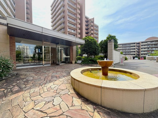車寄せスペースも広いのでお買い物帰りには大変便利です