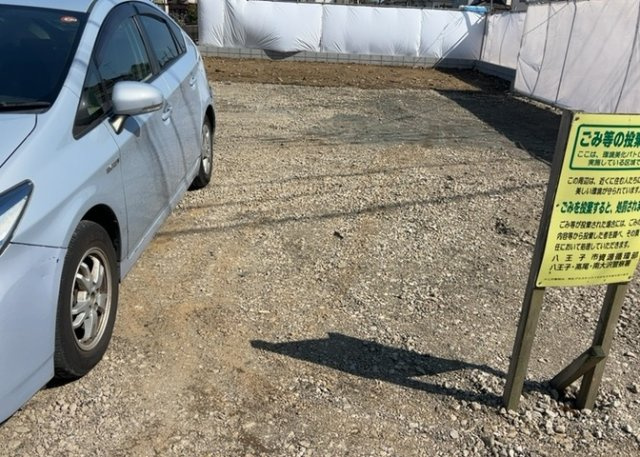駐車場と明記されていても、最小スペースでつくられた駐車場だと大型車は駐車できなかったり、出入りしにくくなったりする可能性があります。お車のサイズと購入したい物件の駐車場のサイズを現地で確認しましょう。