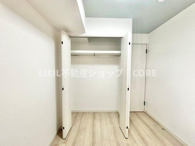 普段着やスーツはもちろんのこと、コート類などもしっかり掛けられます。
