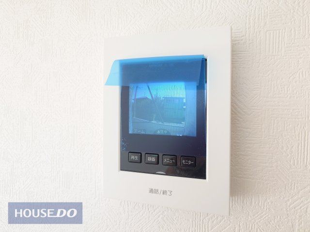 【TVインターホン】カラーの録画機能付きで、不在時の来訪者も確認可能。防犯上はもちろん、お届け物などの把握にも便利！