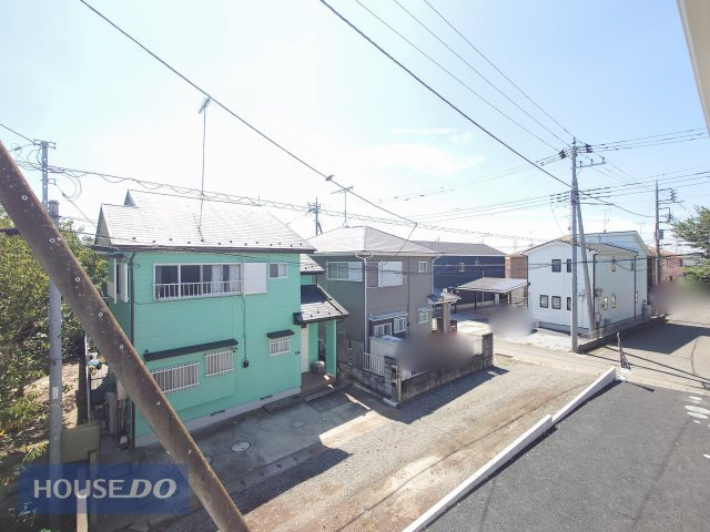 【建物からの眺望】バルコニーからの景色。十分な間隔が確保されております。