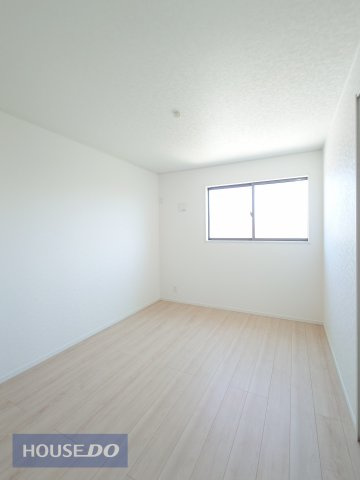 【子供部屋】お子様の成長を見守るお部屋♪収納もついております。