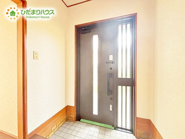 小窓が付いているドアなので明るいスペースになっています♪