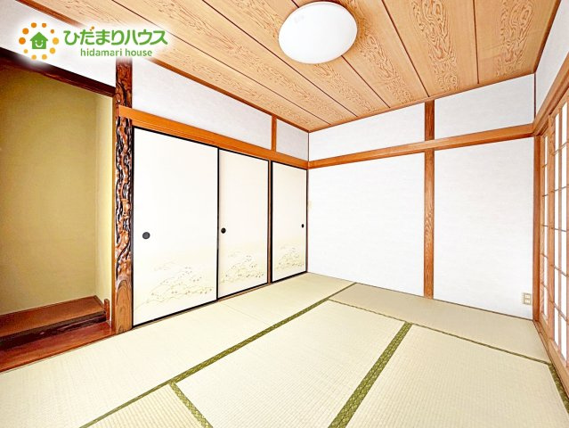 お部屋でゆったりとした時間を過ごしたい人には、畳がある和室がオススメです。畳は、楽な体勢で過ごせ、リラックスさせる効果のあるい草の香りなど、ゆったりとくつろぐための様々な魅力を備えています