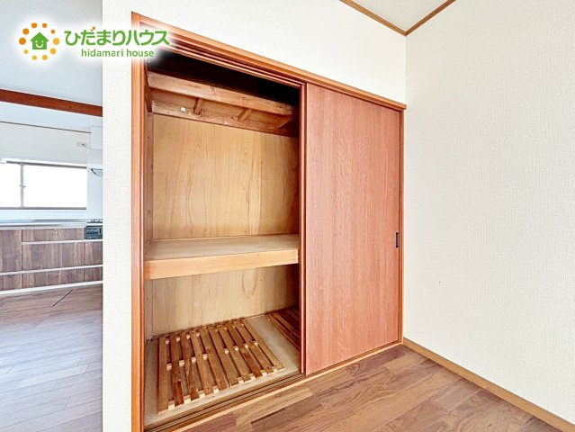 ちょこっとした収納があることで、消耗品のストックをするのにも便利です☆