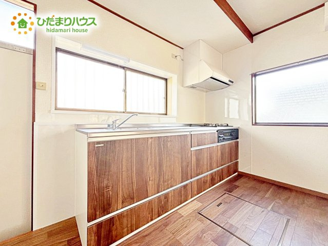 広々として使い勝手のよい明るく開放的なキッチン