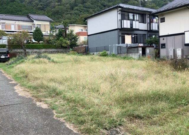 隣家の土地はどうなっているのか、生活利便施設が近くにあるのか、学校まで近いかなど、お客様のライフスタイルにあわせたイメージが重要です。また、近くにあると困る施設が近くにないかも確認するといいでしょう。