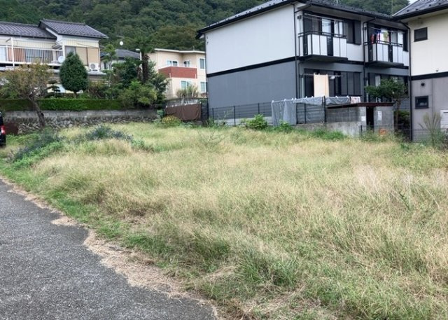 家を建てる前提で土地を探している場合、地盤の丈夫さは譲れない条件の一つです。地盤が脆弱だと追加工事が必要となります。また、過去に地盤沈下や液状化現象を起こした土地は、できるだけ避けた方がいいでしょう。