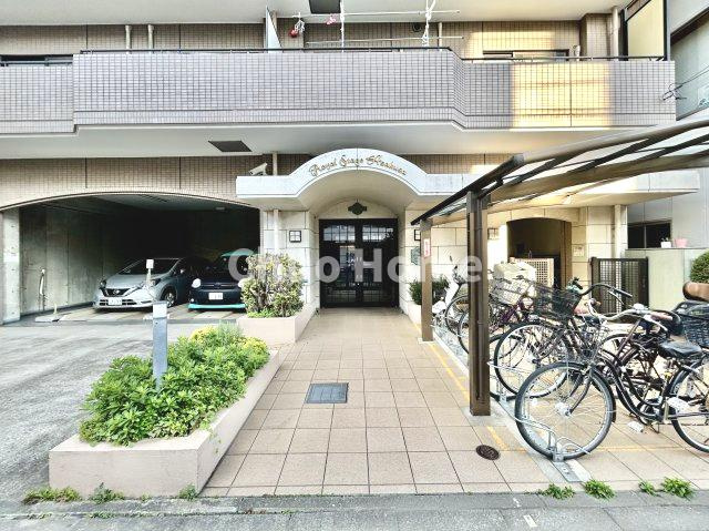 【エントランス】マンションのエントランスは、その物件の印象を決める、顔とも言える場所です。毎日通る場所ですからきれいなのが一番です。