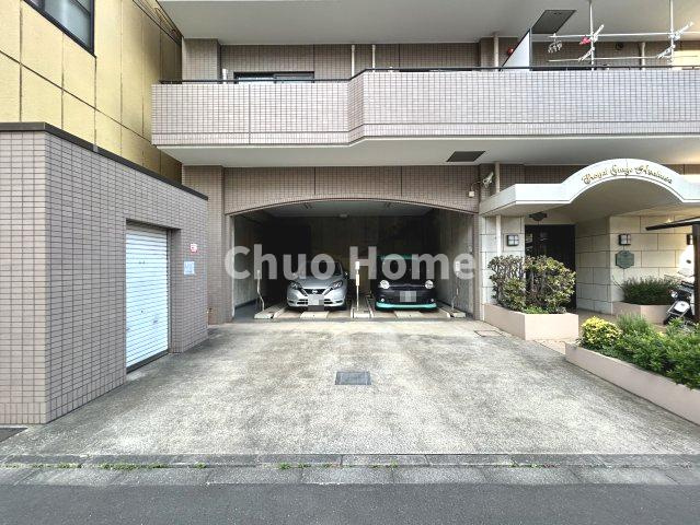 【敷地内駐車場】最新の空き状況や費用などの詳細は担当スタッフまでお問い合わせください。
