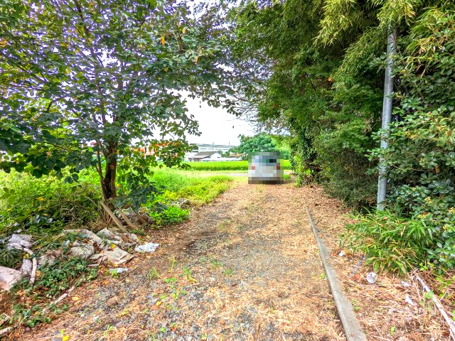 車種によりますが合計5台可能（内3台分は縦列）です。来客者や車の台数が増えても安心です。