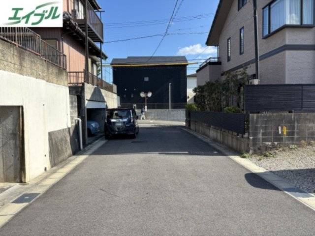 前面道路含む現地写真です