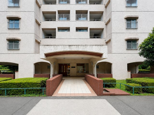 ◆爽やかな青空の下に贅沢なほどに降り注ぐ陽光、豊かな居住性と、クオリティが見事に調和した住空間は、住まうことの喜びを感じさせてくれます。