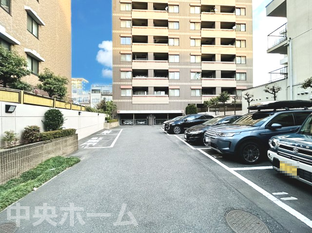 【敷地内駐車場】最新の空き状況や費用などの詳細は担当スタッフまでお問い合わせください。