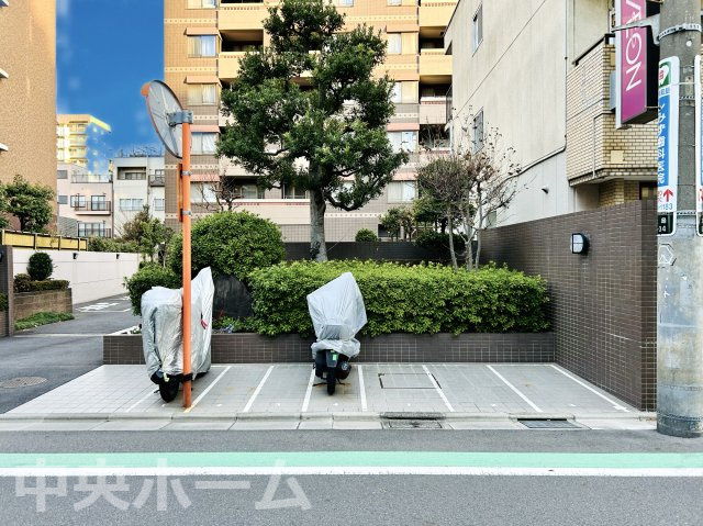 【バイク置場】最新の空き状況や費用などの詳細は担当スタッフまでお問い合わせください。